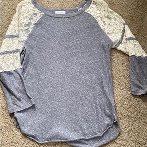 Grey shirt with lace sleeves